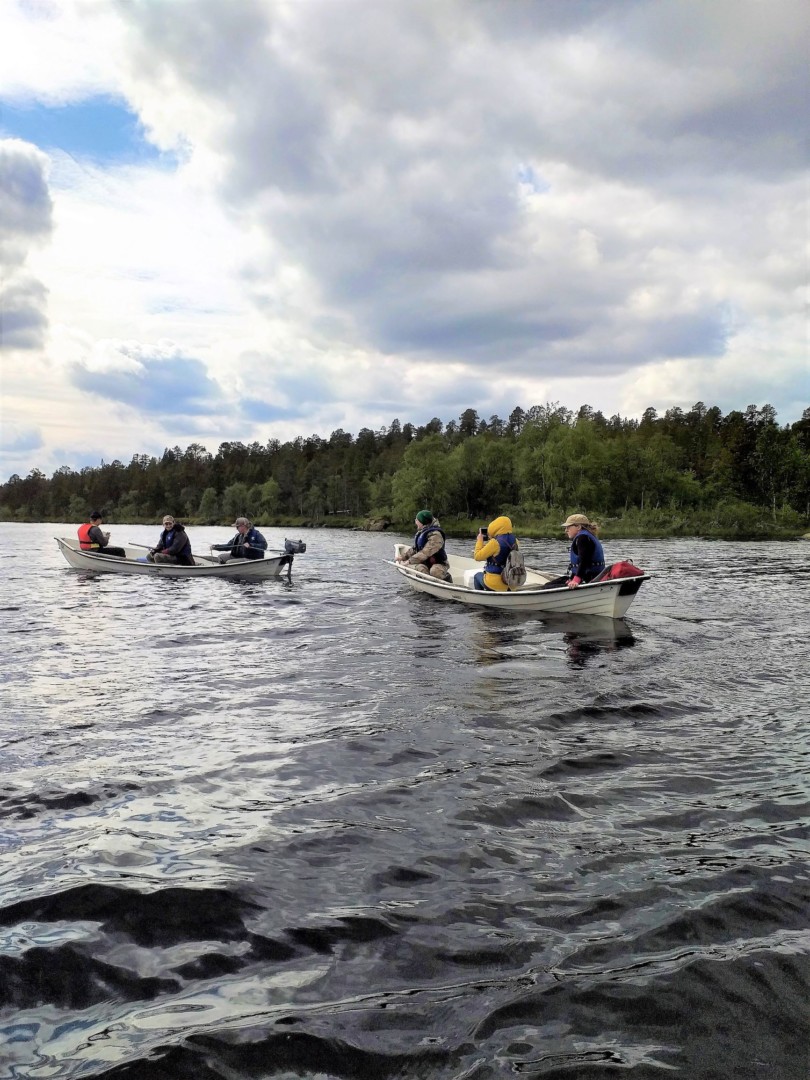 Команда проекта начинает свою поездку по озеру Менесъярви в финской Лапландии